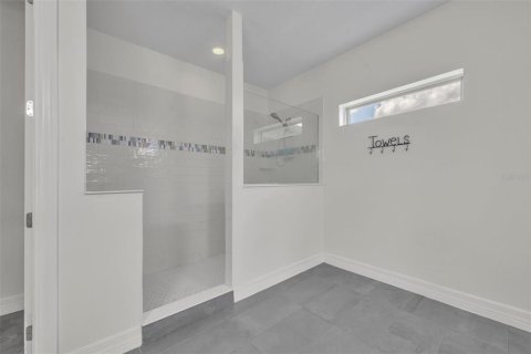 House in Orlando, Florida 6 bedrooms, 458.1 sq.m. № 1744880 - photo 30