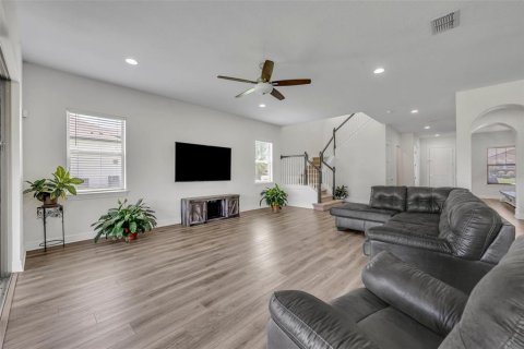 House in Orlando, Florida 6 bedrooms, 458.1 sq.m. № 1744880 - photo 10