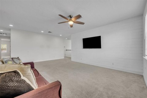 House in Orlando, Florida 6 bedrooms, 458.1 sq.m. № 1744880 - photo 26