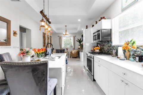 Propiedad comercial en venta en Miami, Florida № 1990074 - foto 16