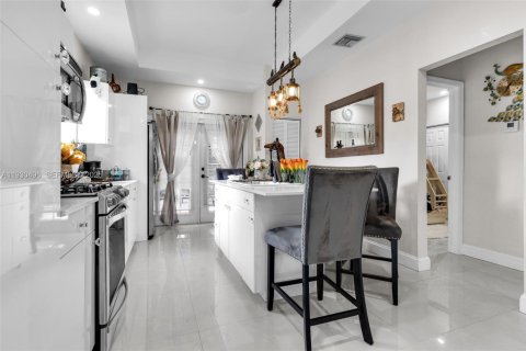 Propiedad comercial en venta en Miami, Florida № 1990074 - foto 14