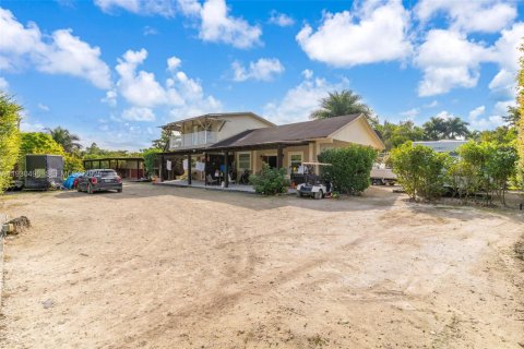 Propiedad comercial en venta en Miami, Florida № 1990074 - foto 21