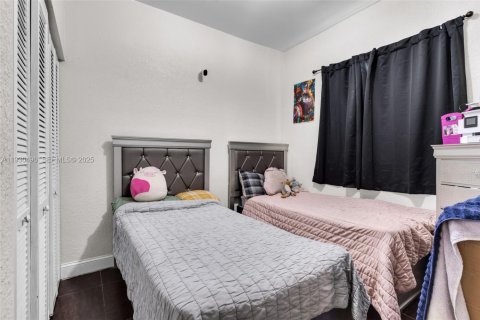 Propiedad comercial en venta en Miami, Florida № 1990074 - foto 26