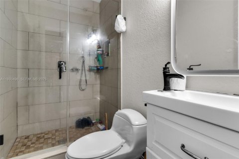 Propiedad comercial en venta en Miami, Florida № 1990074 - foto 25