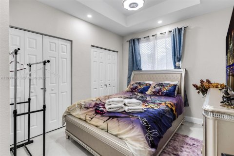 Propiedad comercial en venta en Miami, Florida № 1990074 - foto 19