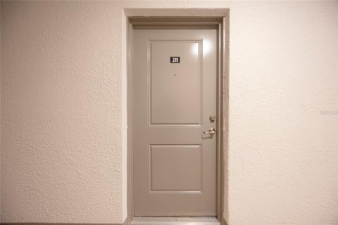 Снять в аренду кондоминиум в Орландо, Флорида 1 комната, 106.09м2, № 2103962 - фото 2