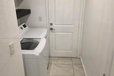 Casa en alquiler en Florida City, Florida, 4 dormitorios, 197.51 m2 № 2044313 - foto 10