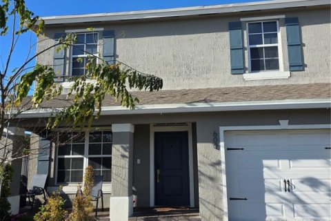 Casa en Florida City, Florida 4 dormitorios, 197.51 m2 № 2044313