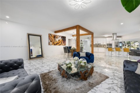 Villa ou maison à vendre à North Miami, Floride: 4 chambres № 2053635 - photo 8