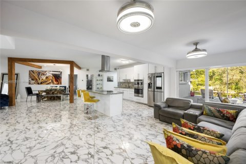 Villa ou maison à vendre à North Miami, Floride: 4 chambres № 2053635 - photo 2