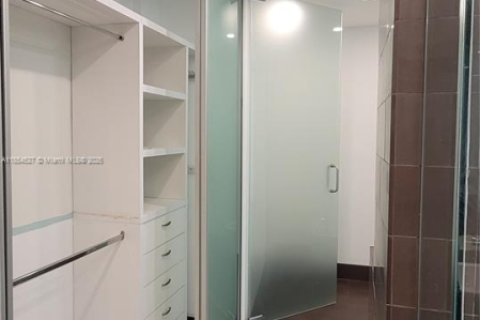 Condo in Miami, Florida, 1 bedroom  № 1882154 - photo 20