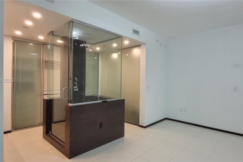 Condo in Miami, Florida, 1 bedroom  № 1882154 - photo 14