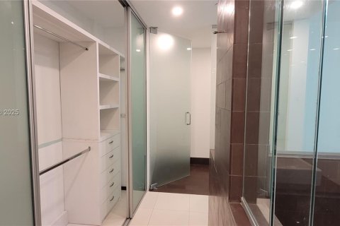 Condo in Miami, Florida, 1 bedroom  № 1882154 - photo 22