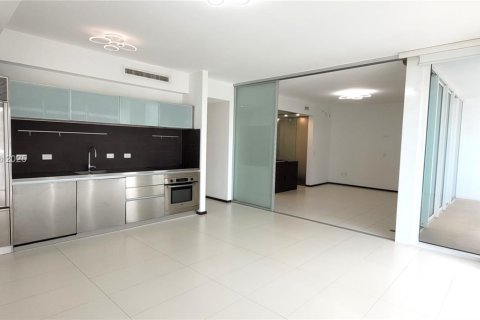 Condo in Miami, Florida, 1 bedroom  № 1882154 - photo 10