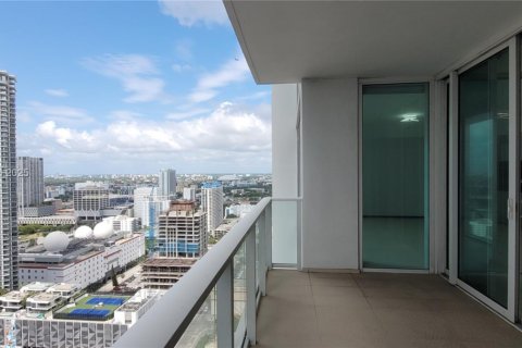 Condo in Miami, Florida, 1 bedroom  № 1882154 - photo 2