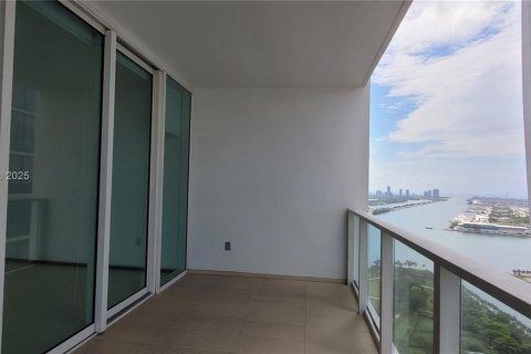 Condo in Miami, Florida, 1 bedroom  № 1882154 - photo 7