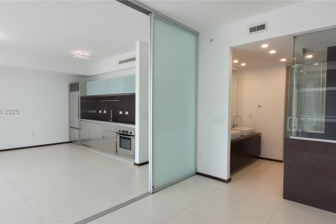 Condo in Miami, Florida, 1 bedroom  № 1882154 - photo 6