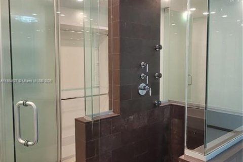 Condo in Miami, Florida, 1 bedroom  № 1882154 - photo 18