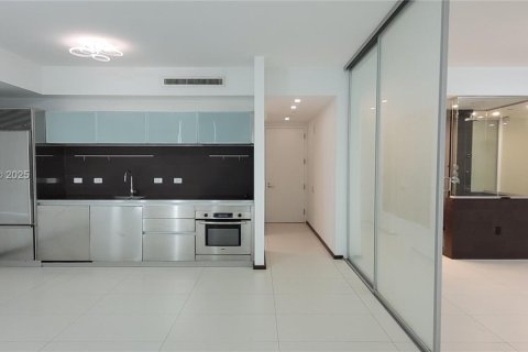 Condo in Miami, Florida, 1 bedroom  № 1882154 - photo 8