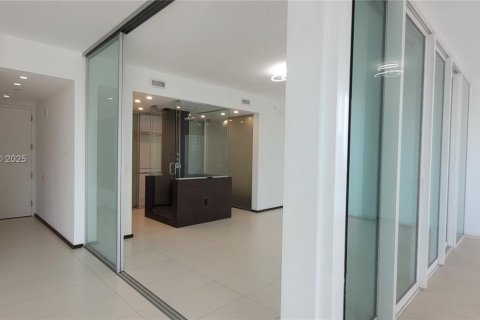 Condo in Miami, Florida, 1 bedroom  № 1882154 - photo 4