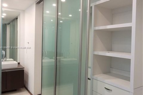 Condo in Miami, Florida, 1 bedroom  № 1882154 - photo 21