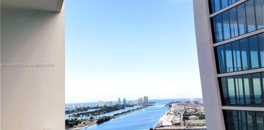 Condo in Miami, Florida, 1 bedroom  № 1882154
