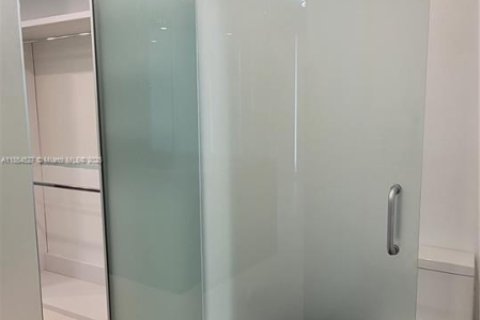 Condo in Miami, Florida, 1 bedroom  № 1882154 - photo 19