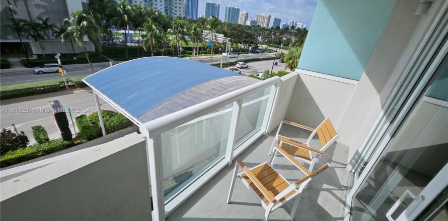Studio in the Condo in Sunny Isles Beach, Florida № 1412072