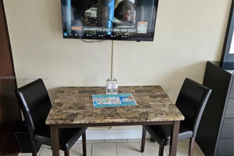 Condo in Sunny Isles Beach, Florida  № 1412072 - photo 9