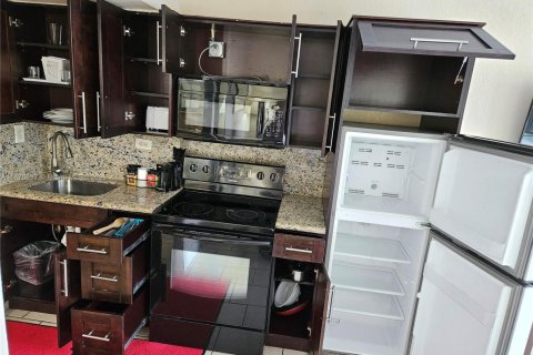 Condo in Sunny Isles Beach, Florida  № 1412072 - photo 7
