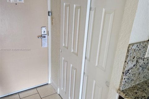 Condo in Sunny Isles Beach, Florida  № 1412072 - photo 28