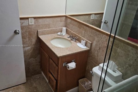 Condo in Sunny Isles Beach, Florida  № 1412072 - photo 18