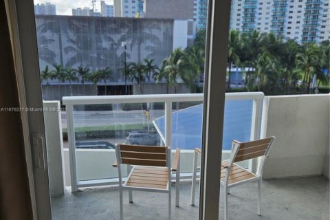 Condo in Sunny Isles Beach, Florida  № 1412072 - photo 23