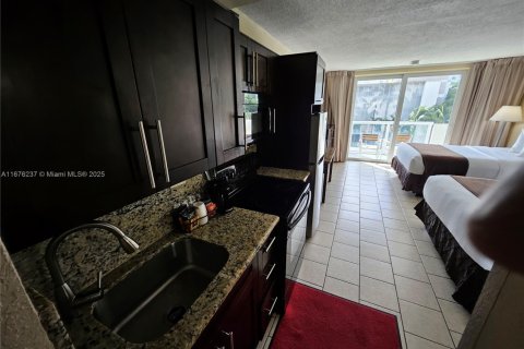Condo in Sunny Isles Beach, Florida  № 1412072 - photo 27