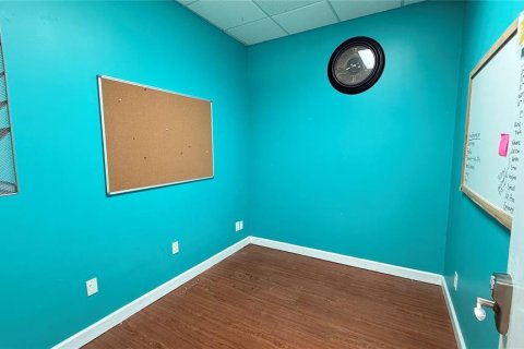 Commercial property in Largo, Florida 278.71 sq.m. № 2206372 - photo 15