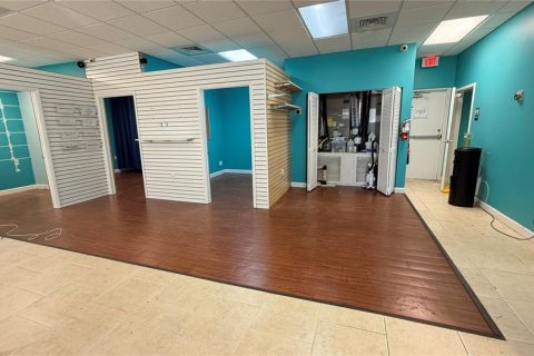 Commercial property in Largo, Florida 278.71 sq.m. № 2206372 - photo 17