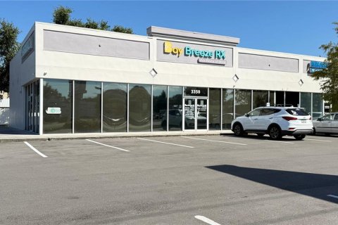 Commercial property in Largo, Florida 278.71 sq.m. № 2206372