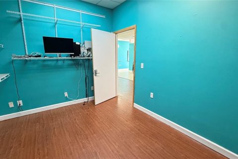 Commercial property in Largo, Florida 278.71 sq.m. № 2206372 - photo 13