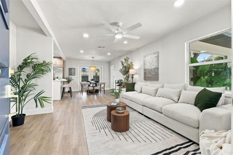 Villa ou maison à vendre à Tampa, Floride: 3 chambres, 138.7 m2 № 2420086 - photo 5