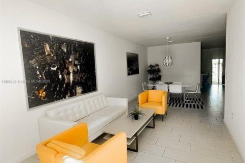 Adosado en alquiler en Miami, Florida, 3 dormitorios, 158.03 m2 № 1954002 - foto 2