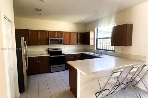 Adosado en alquiler en Miami, Florida, 3 dormitorios, 158.03 m2 № 1954002 - foto 6