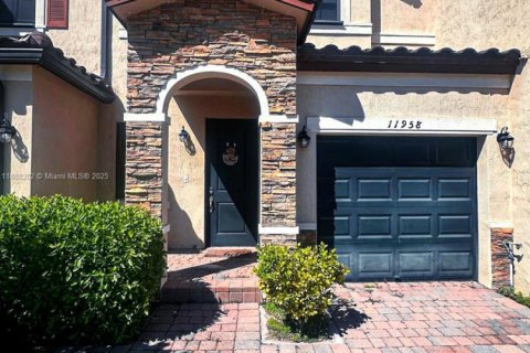Adosado en alquiler en Miami, Florida, 3 dormitorios, 158.03 m2 № 1954002 - foto 1