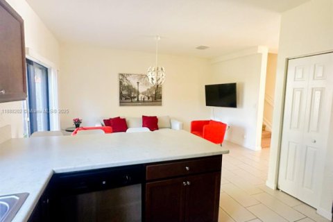 Adosado en alquiler en Miami, Florida, 3 dormitorios, 158.03 m2 № 1954002 - foto 10