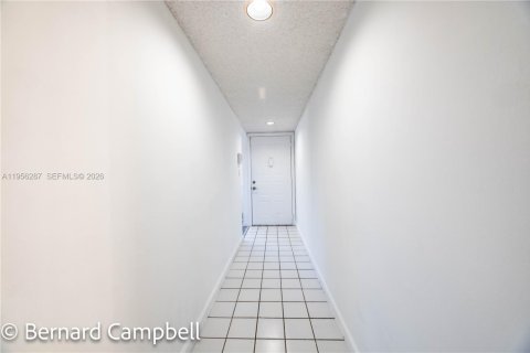 Condo in Tamarac, Florida, 2 bedrooms  № 2011938 - photo 14