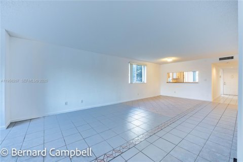 Condo in Tamarac, Florida, 2 bedrooms  № 2011938 - photo 12