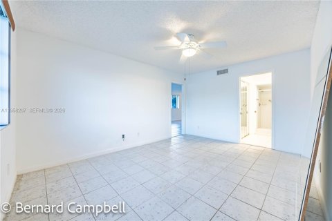 Condo in Tamarac, Florida, 2 bedrooms  № 2011938 - photo 22