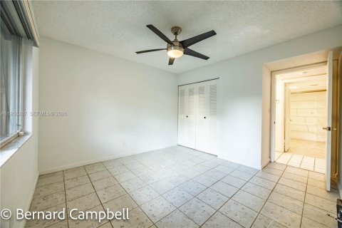 Condo in Tamarac, Florida, 2 bedrooms  № 2011938 - photo 18