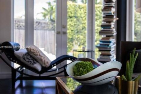 Casa en alquiler en Miami, Florida, 2 dormitorios, 99.59 m2 № 2055469 - foto 12