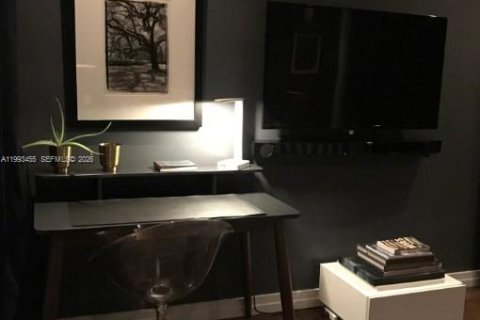 Casa en alquiler en Miami, Florida, 2 dormitorios, 99.59 m2 № 2055469 - foto 27