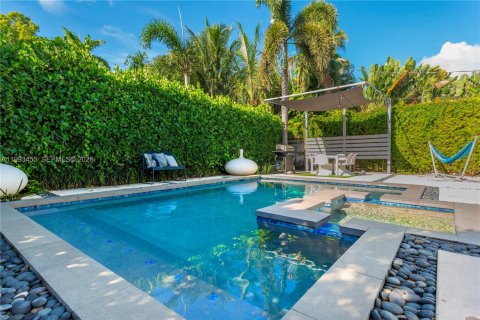 Casa en alquiler en Miami, Florida, 2 dormitorios, 99.59 m2 № 2055469 - foto 18